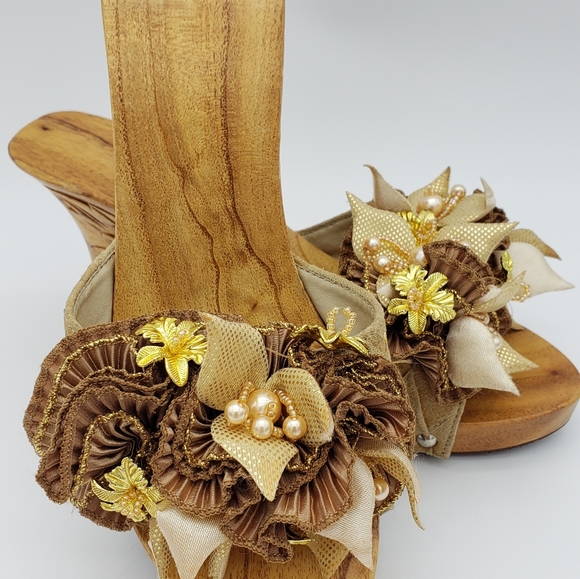 Wooden wedge sandle sz large - Picture 2 of 11